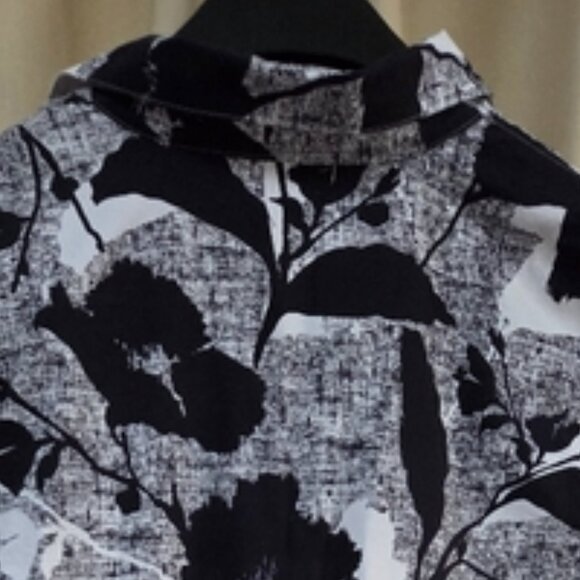 Chico's Black, White and Gray Floral, Long Sleeved V-Neck Blouse - Picture 6 of 11